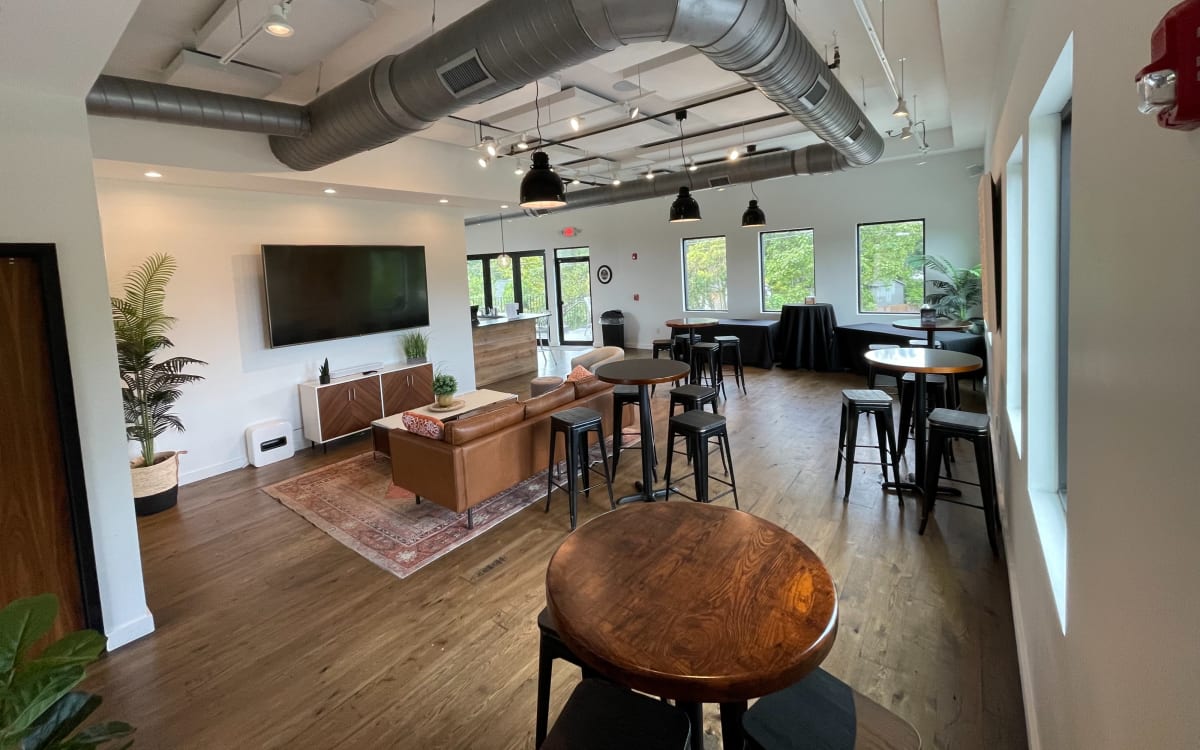 Modern Loft Space above Paper Plane restaurant, Hapeville, GA Off