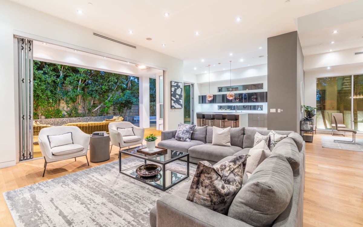 Curated visual reference: Gallery Detail: Private Beverly Grove Mansion W Luxury Amenities Backyard Oasis Los