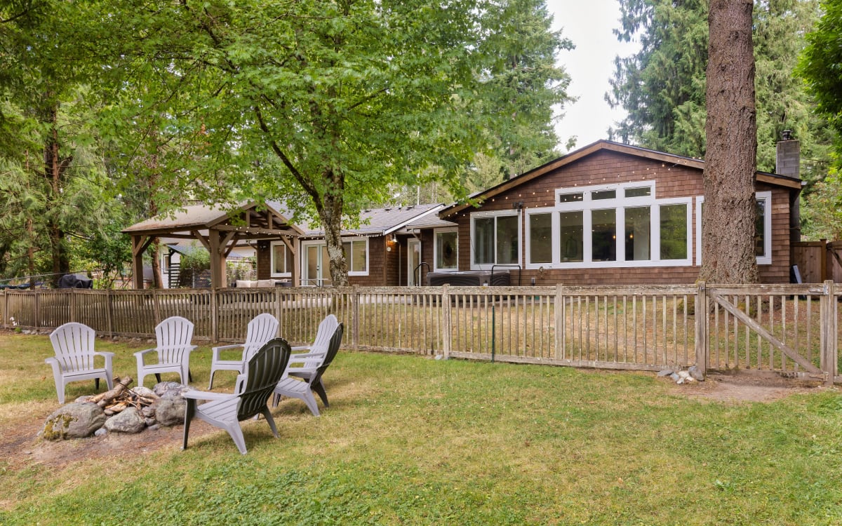 Sunny riverfront house with expansive backyard and open layout, North