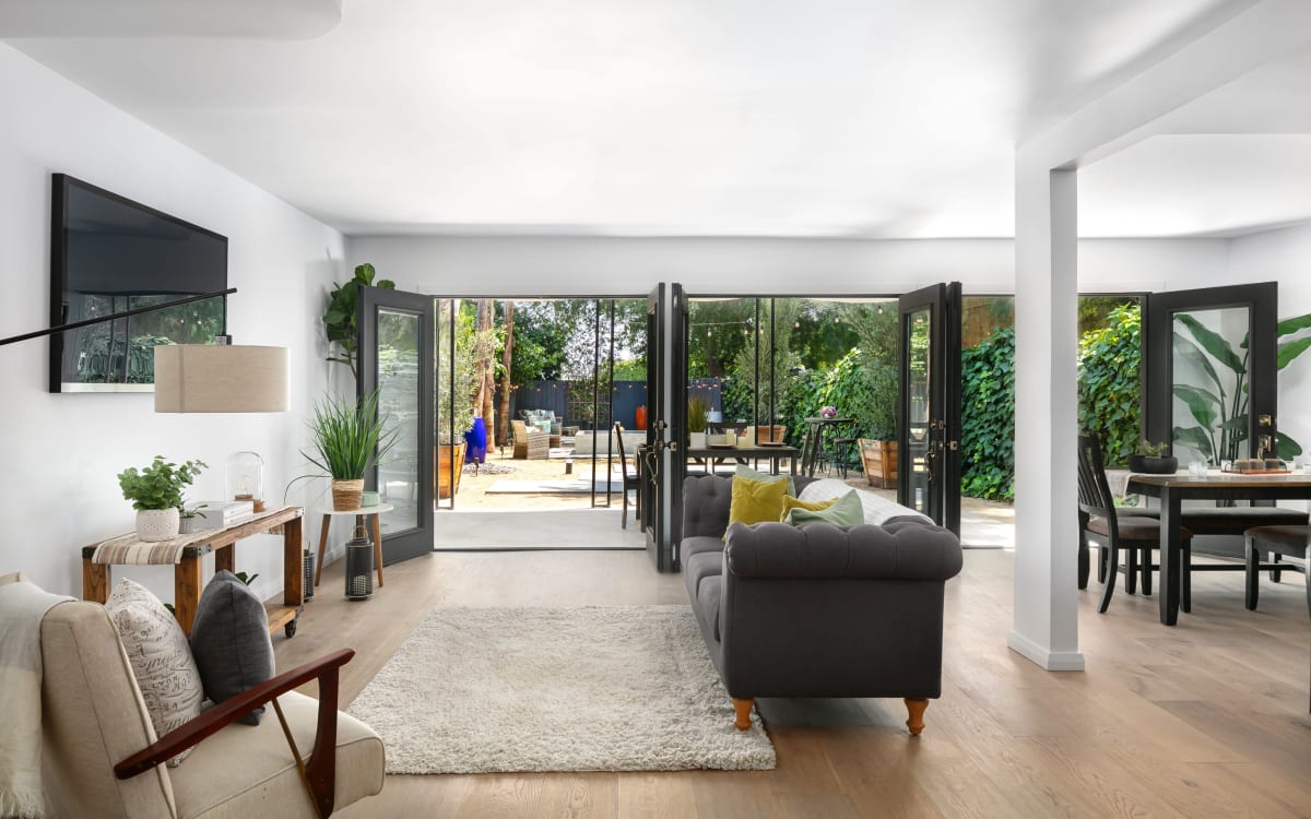 Modern Oasis Luxury Estate, Toluca Lake, CA OffSite Peerspace