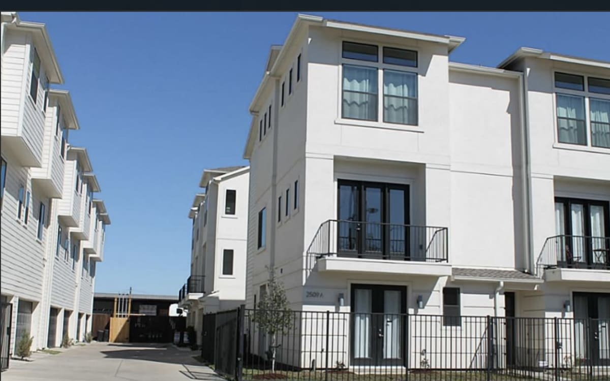 Modern Townhome in Eado Book for Production & Meetings, Houston, TX OffSite Peerspace