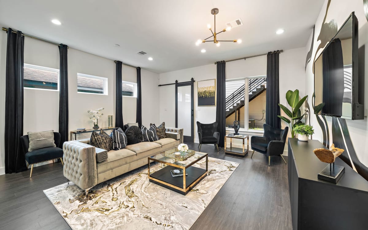 Urban Townhome with Luxury decor, Houston, TX Production Peerspace