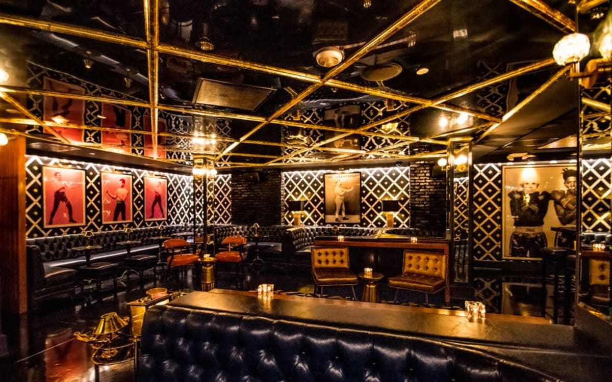 Sophisticated, Stylish Studio54 inspired bar & dance club with light