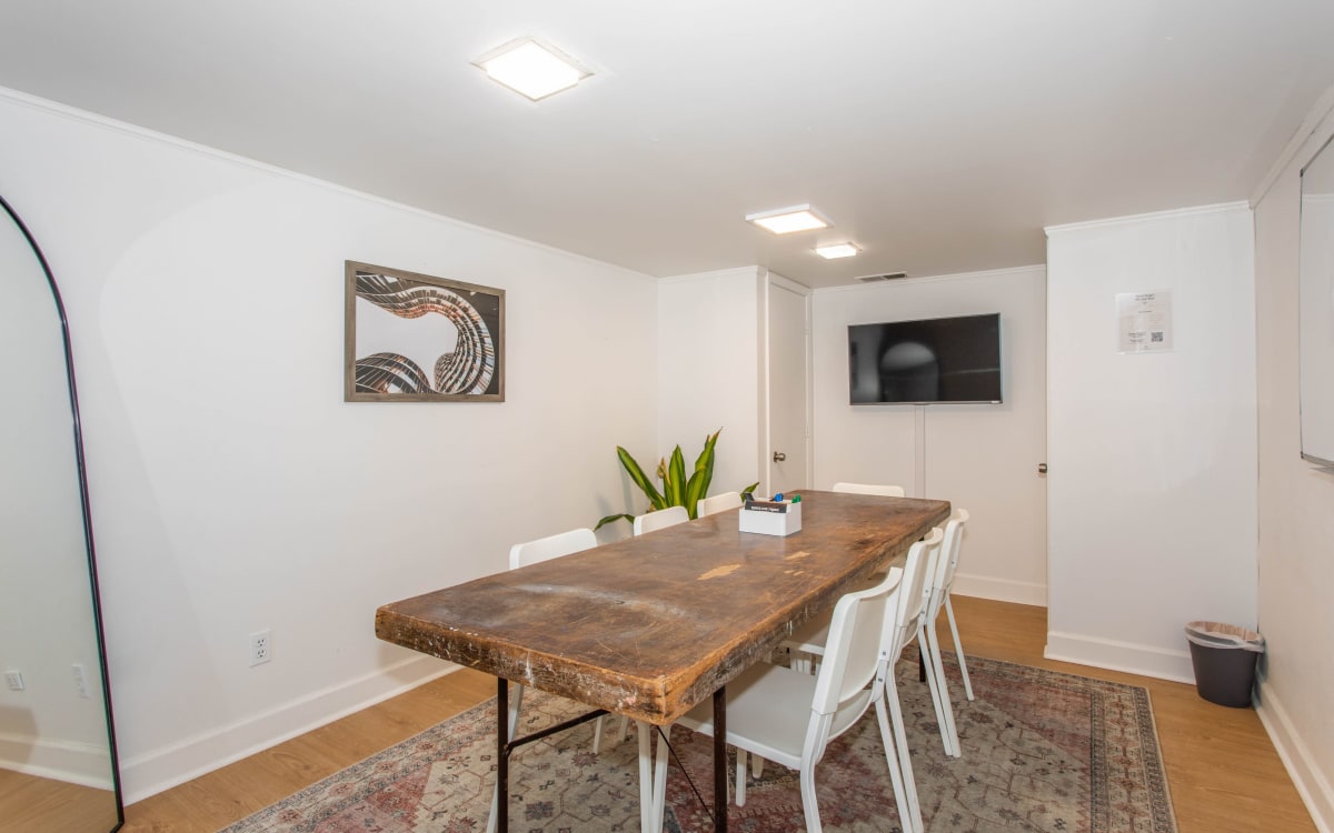 The Flatiron 8 Person Meeting Space in Nashville, Nashville, TN OffSite Peerspace