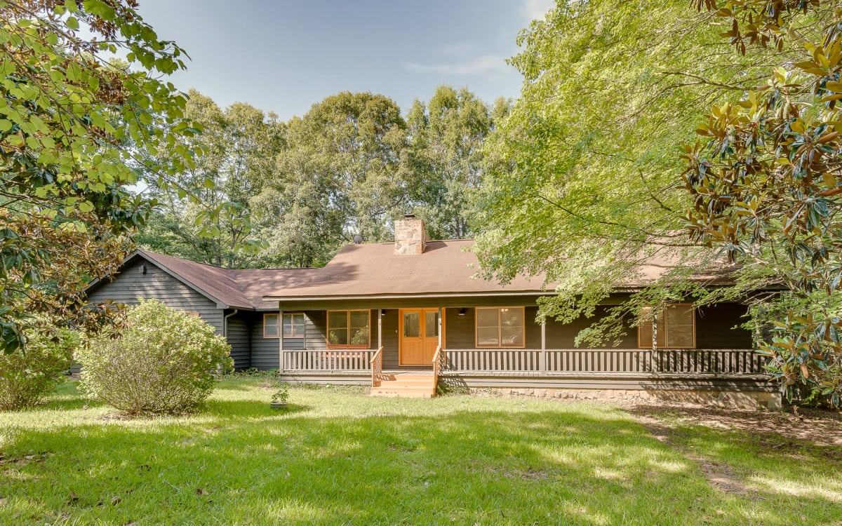 Cabin in the City w/ 10 Wooded Acres, Chattahoochee Hills, GA