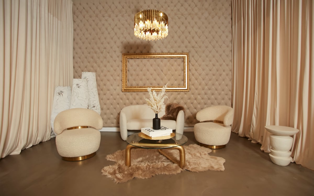 Lilly's Kloset Luxury Soft Life Content Studio With 15 Sets Located In The Heights Area