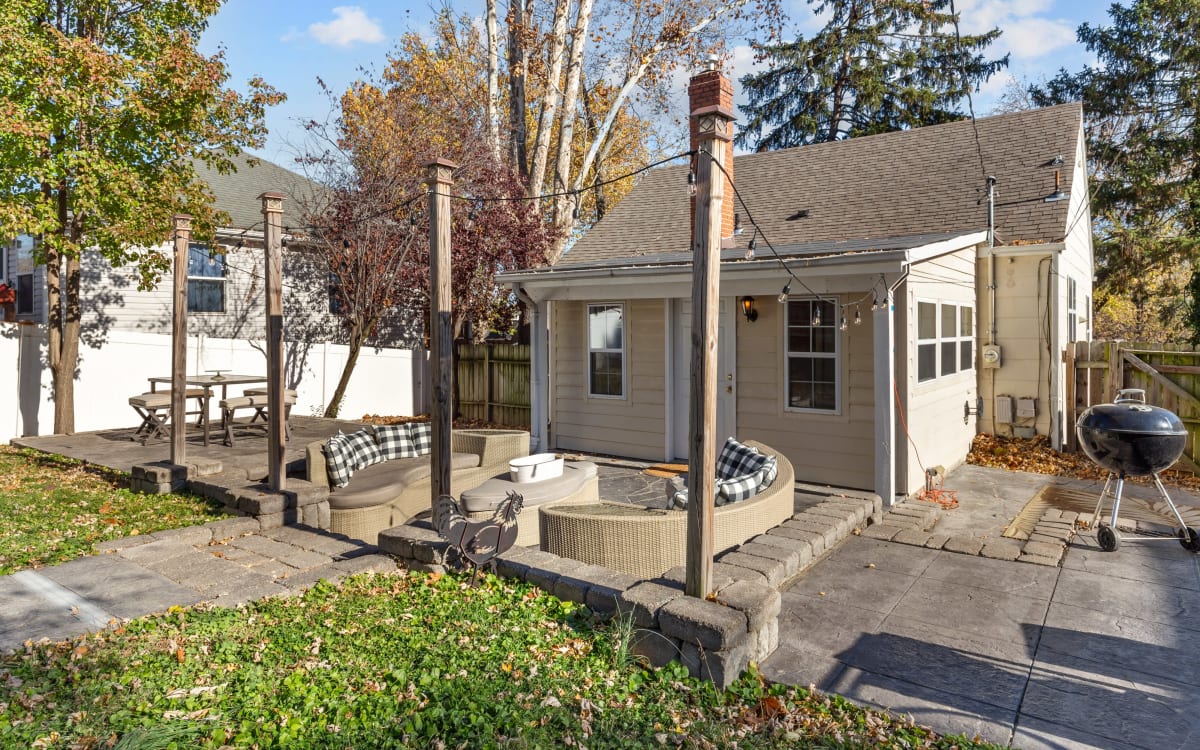 The French Farmhouse Rustic Charm with 4 Huge Outdoor Patios & Bar, St. Charles, MO Event