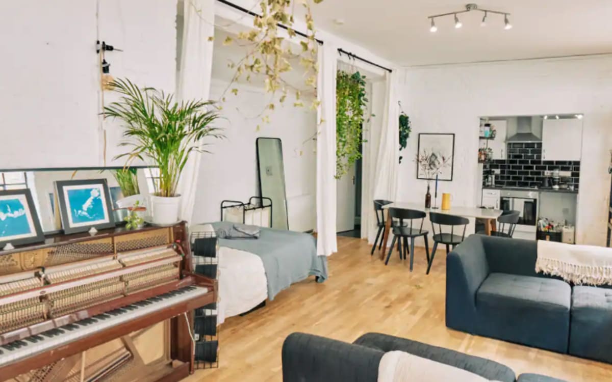 Shoreditch artist exposed brick loft style studio apartment, London ...