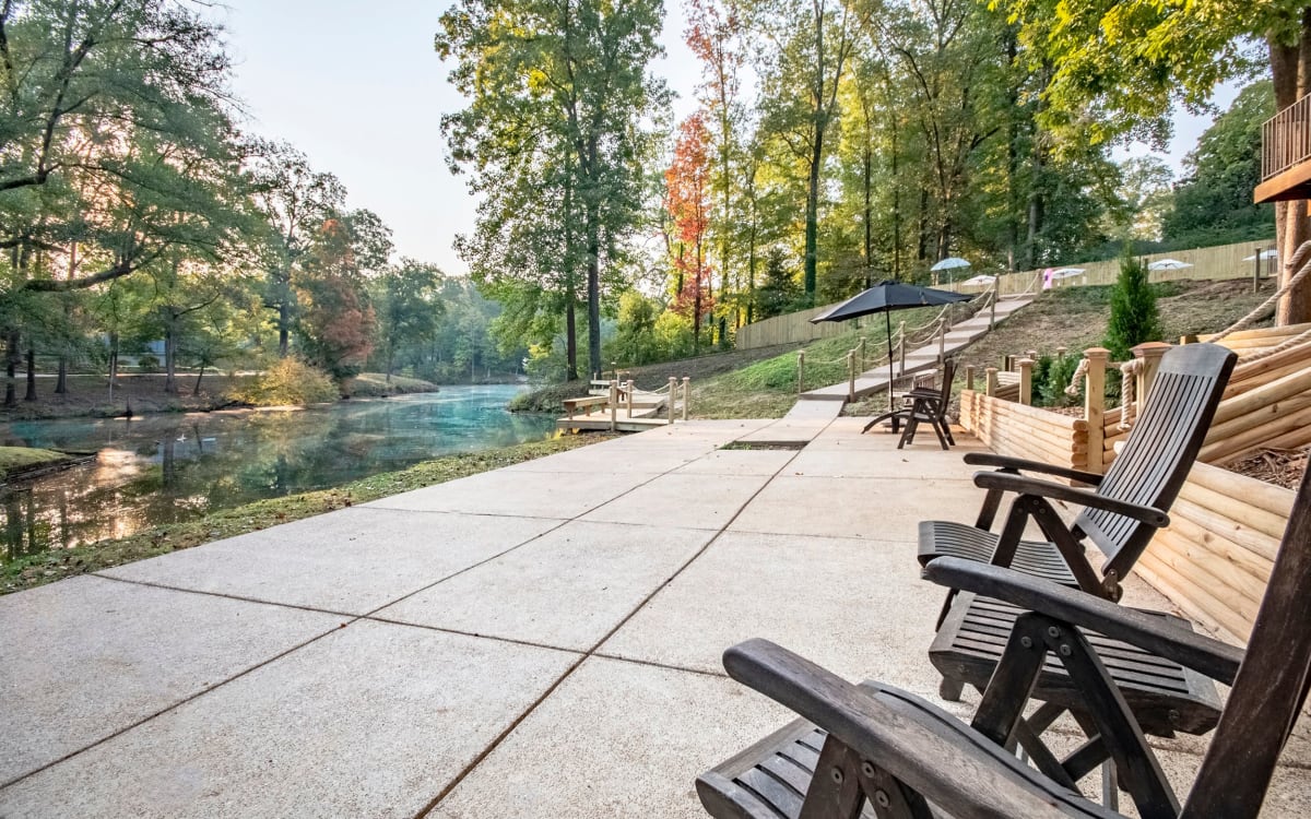 Breathtaking Lake House Retreat with Pool, Memphis, TN Production