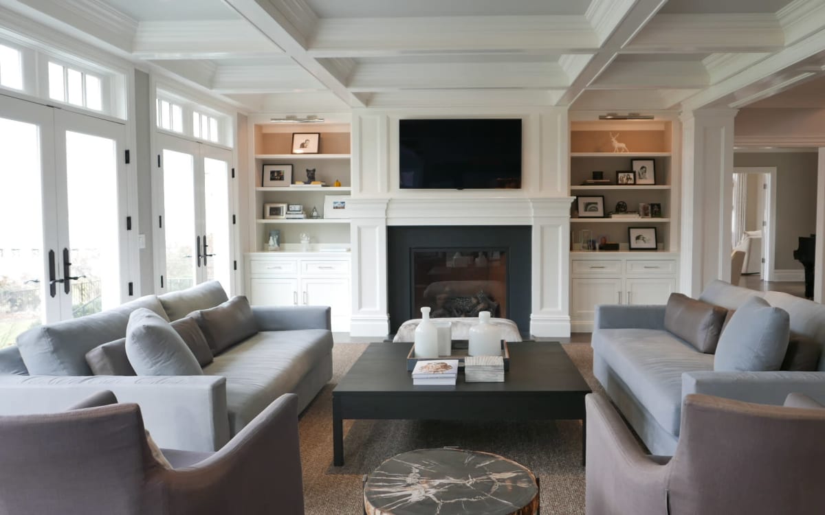 Contemporary Waterfront Home 5290, Plandome, NY Production Peerspace