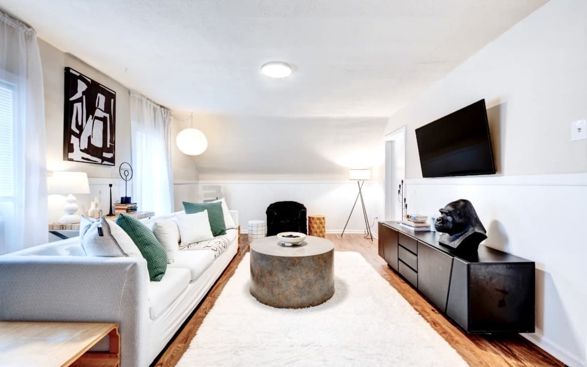 Small 1 Bedroom Apt., Cleveland, OH Production Peerspace