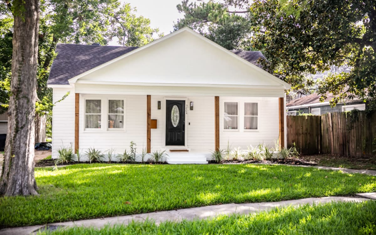 Spacious All Suite Bungalow with Charm and Timeless Class, Houston, TX