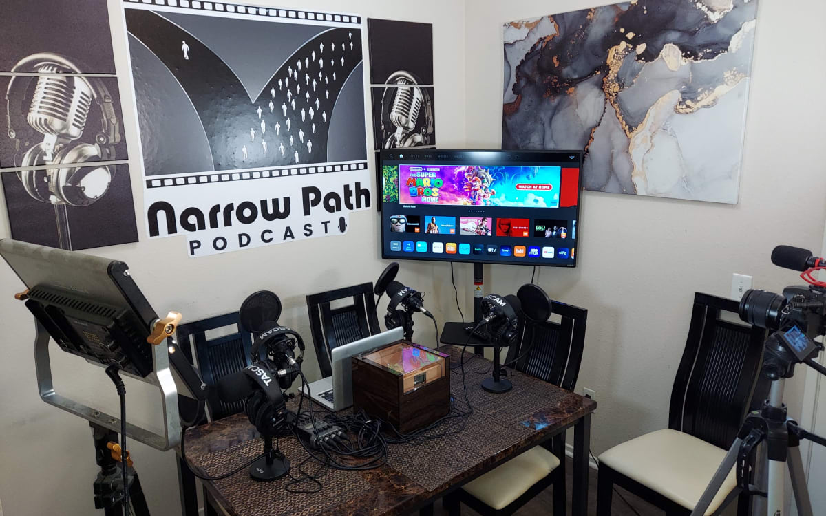 BURBANK PROFESSIONAL PODCAST SPACE, Burbank, CA Production Peerspace