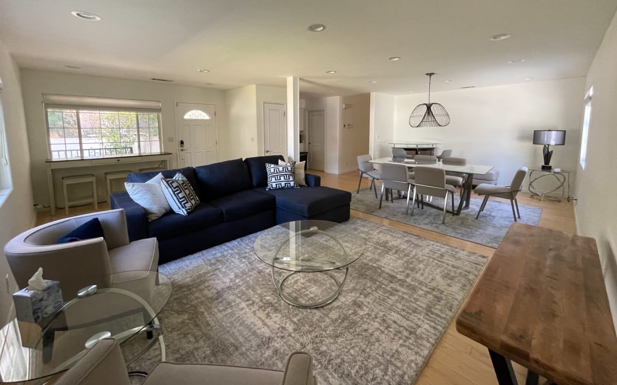 Charming Bright Traditional Home in Sherman Oaks, Sherman Oaks, CA