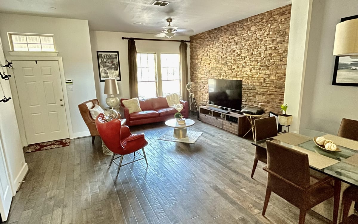 Luxurious, Modern and Spacious Townhome near Downtown Richardson