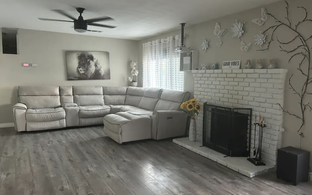 3bd House With Gated Pool and Jacuzzi., Lancaster, CA Event Peerspace