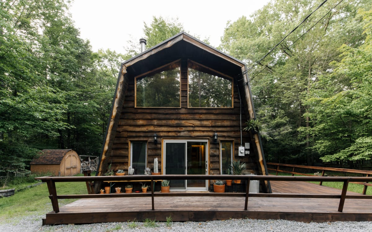 Unique Lake Cabin 5243, Hawley, PA Production Peerspace