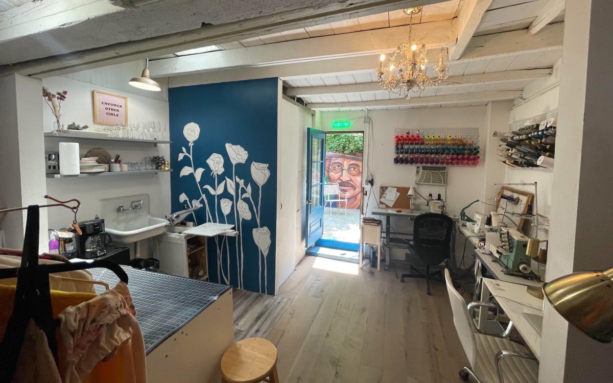 Bright Storefront in Williamsburg, Brooklyn, NY Production Peerspace