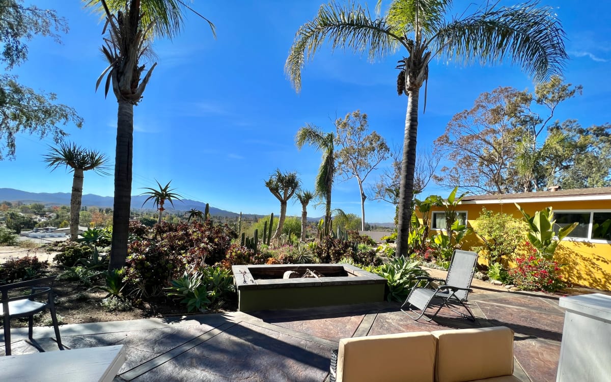 Mountain View Home 3 Bedroom 2 Bath on half acre lot, Thousand Oaks, CA