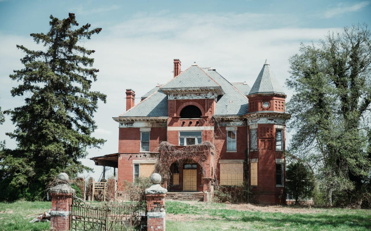 Abandoned Historic Victorian Mansion, Farmville, VA Production Peerspace