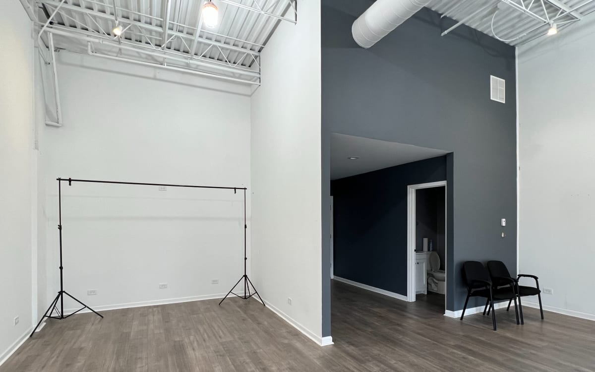 Modern Art & Photo Studio, Schaumburg, IL Production Peerspace