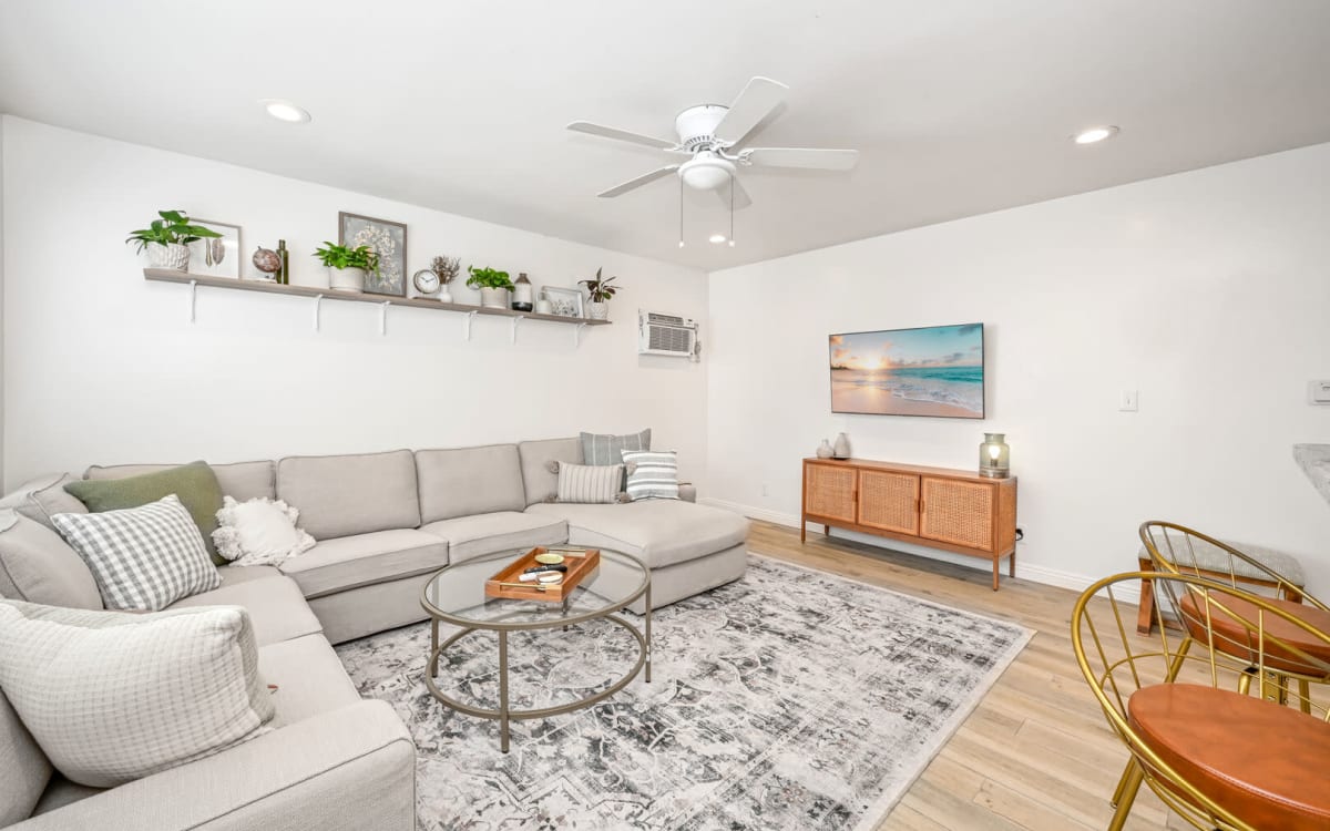 Olive Garden Home, Costa Mesa, CA Production Peerspace