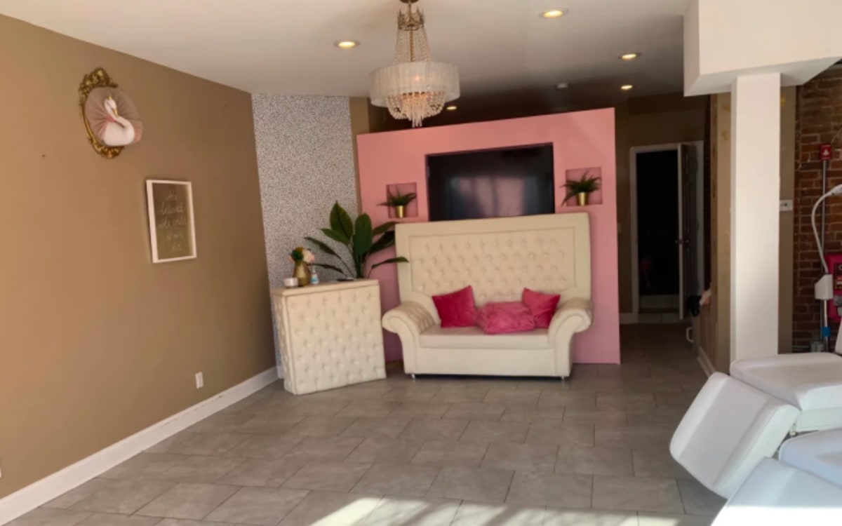 Pink & Elegant Spa Lounge w/exposed brick!, Bayonne, NJ Event Peerspace