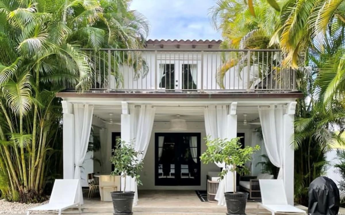 Miami Beach Stunning Villa with Swimming Pool and Outdoor Patio, Miami