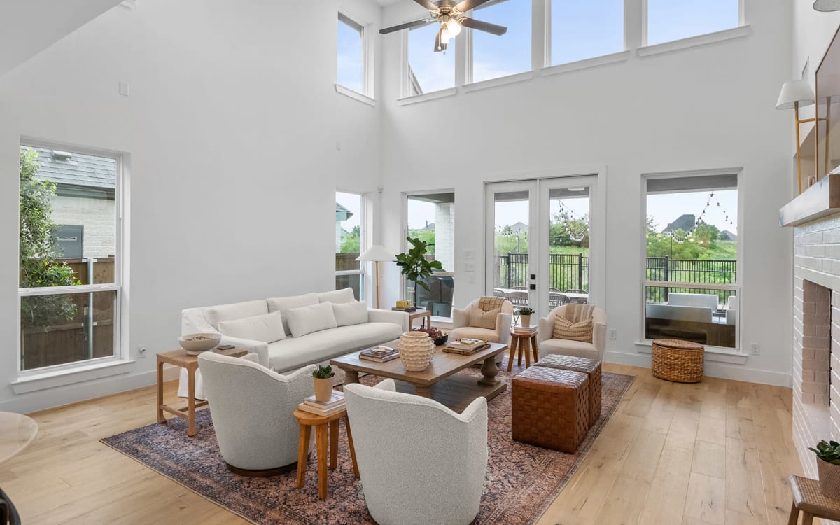 Modern Traditional Home with Natural Light in Castle Hills, Lewisville