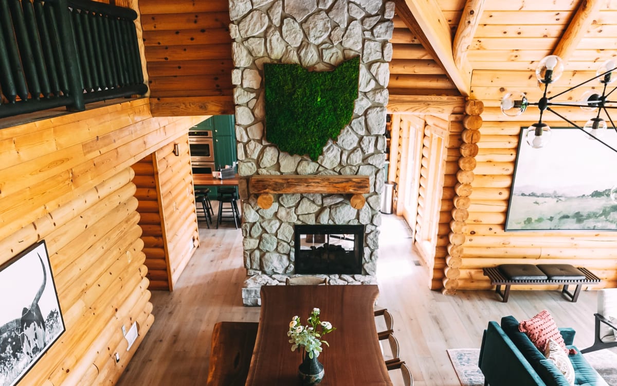 Luxurious Log Home in Butler, Ohio with Spacious Upscale Interiors