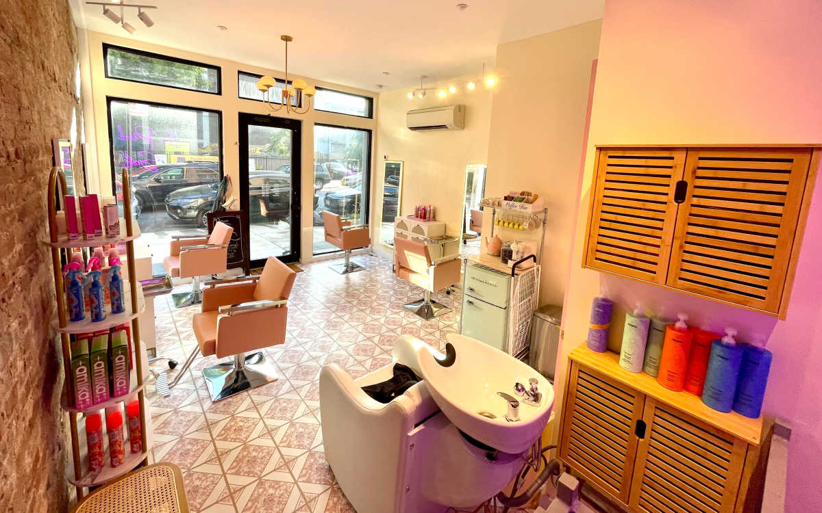 Cute Brooklyn Hair Salon, Brooklyn, NY Production Peerspace