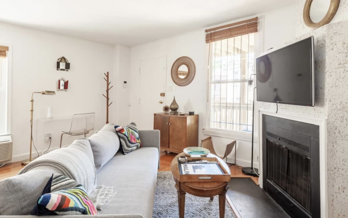 Stylish Dupont Circle Apartment In Historic Neighborhood, Washington