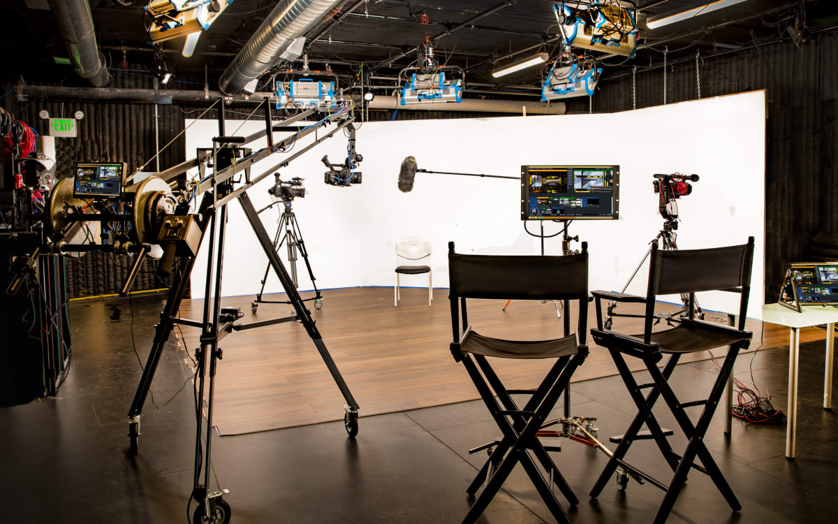 Versatile Studio Sound Stage for News, Broadcast, Sports