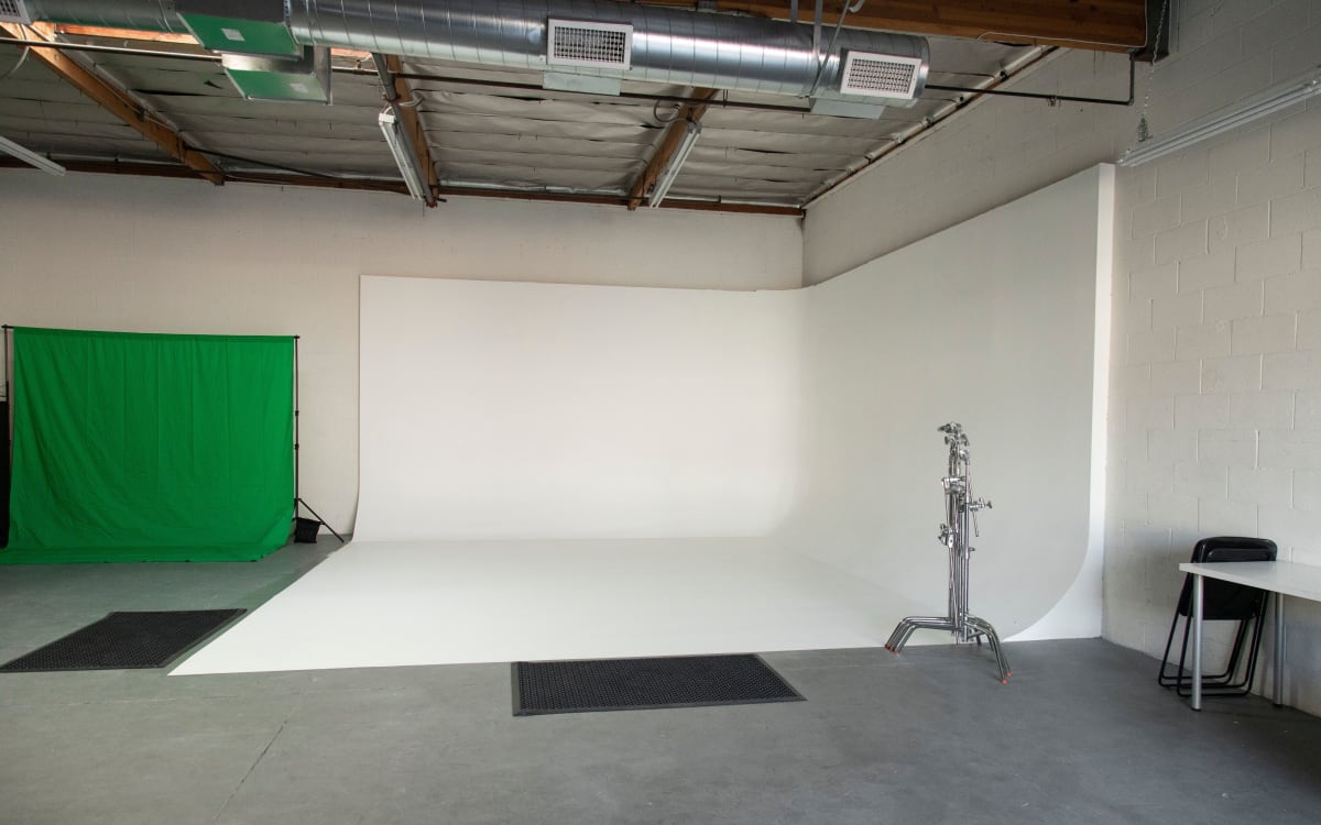 Beautiful and CLEAN Spacious Photography + Film Studio with White