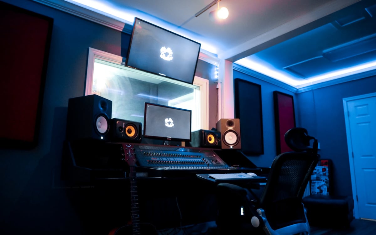 Uptown DC Recording Studio Creative Space with Spacious Vocal Booth