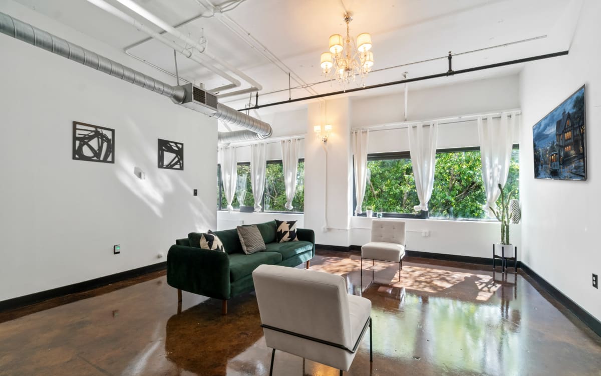 Serene Downtown Loft with Plenty of Natural Light, Atlanta, GA