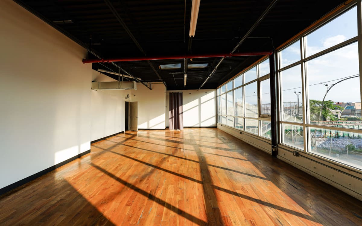 Brooklyn 5 Photo studio with large a window facing West and skylight