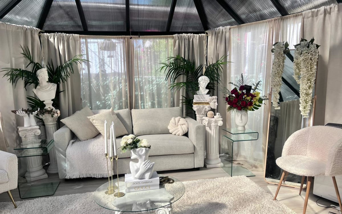 Dreamy 360 Glass House with a Stunning Garden for