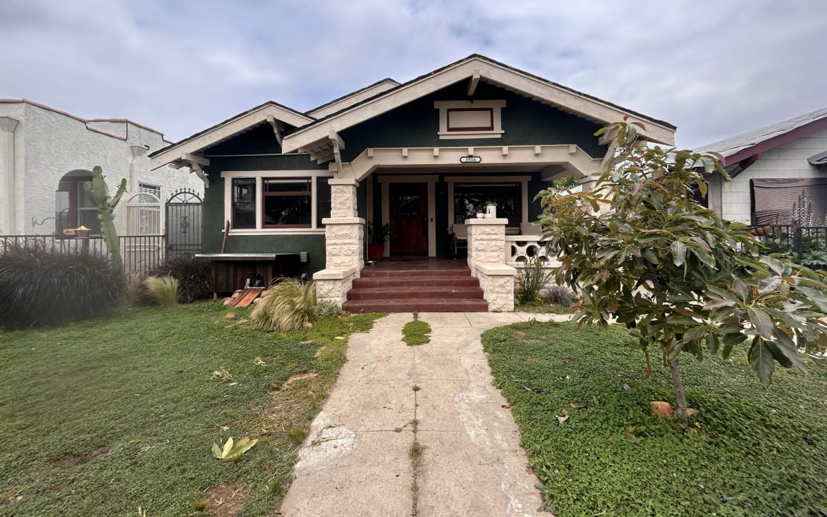 Residential Craftsman in Historic Jefferson Park, Los angeles, CA
