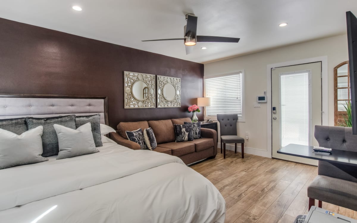 Cute Studio Apartment, Long Beach, CA Production Peerspace