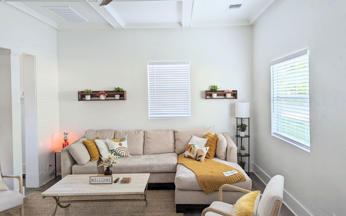 *NEW LISTING* Beautifully Updated Historic Home near downtown Durant