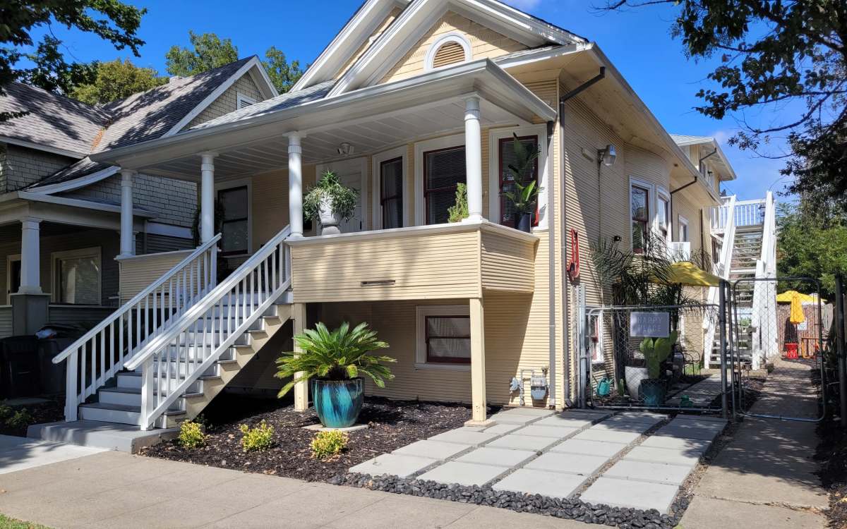 Urban Bungalow Oak Park Triangle Close to UC Davis, Sacramento, CA