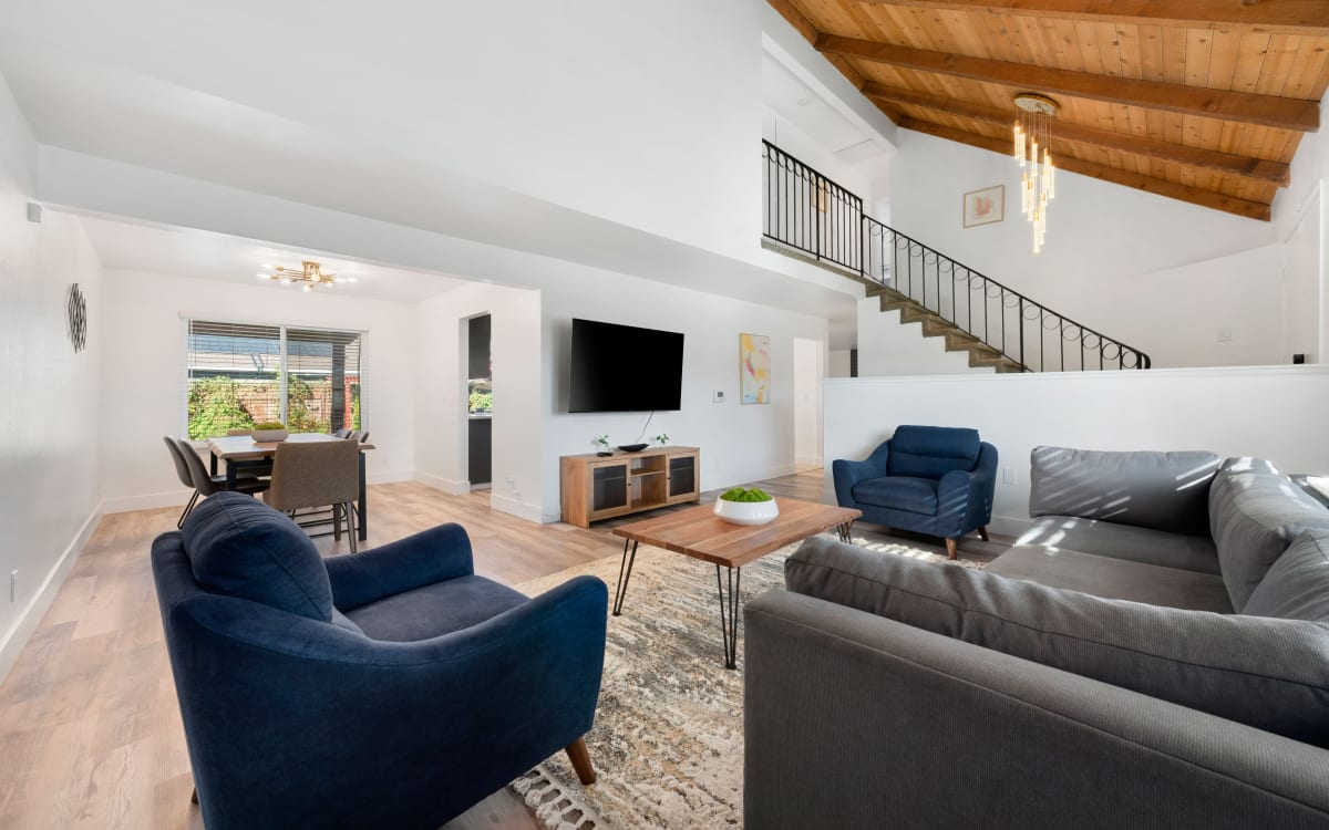 HighCeiling 5Bedroom House, Elk Grove, CA Event Peerspace