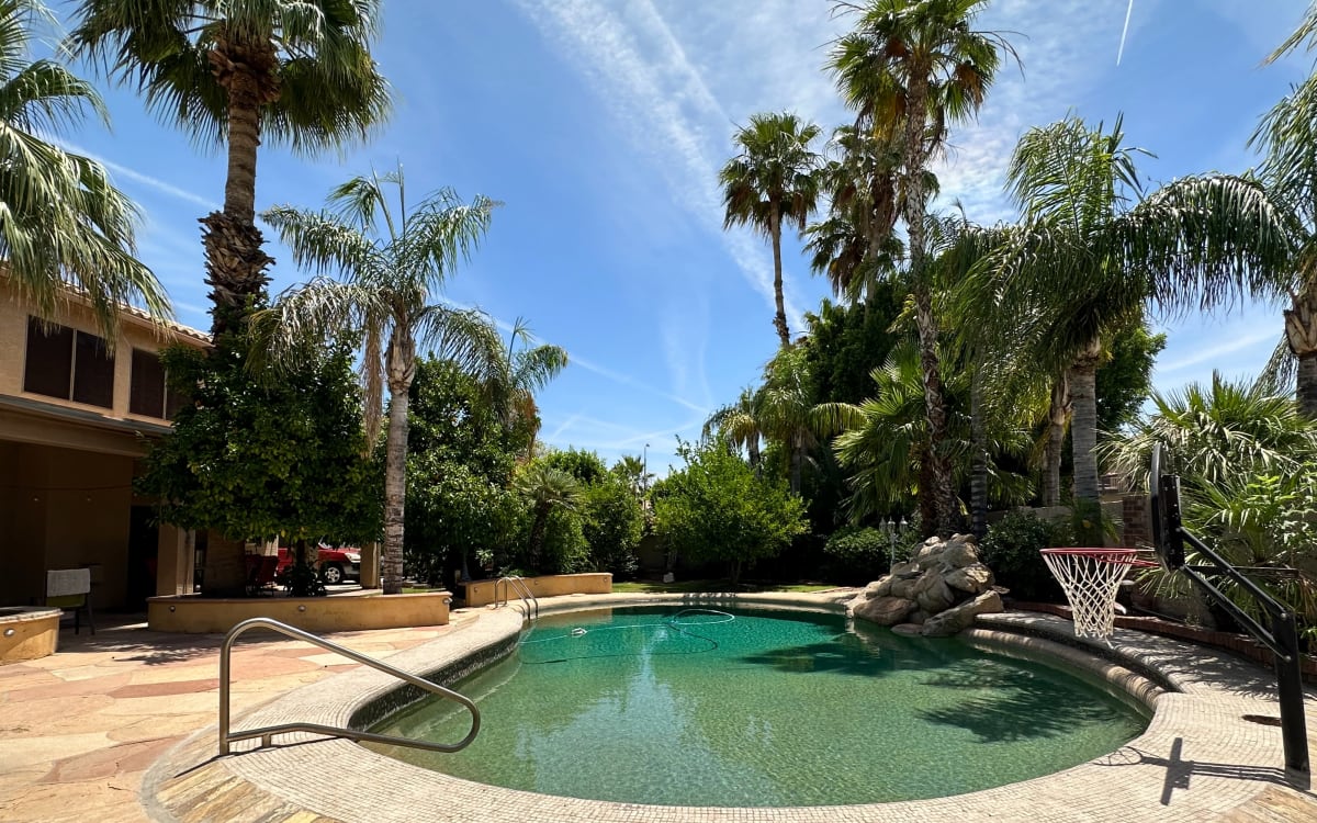 Beautiful Backyard Space With Pool and Jacuzzi, Chandler, AZ