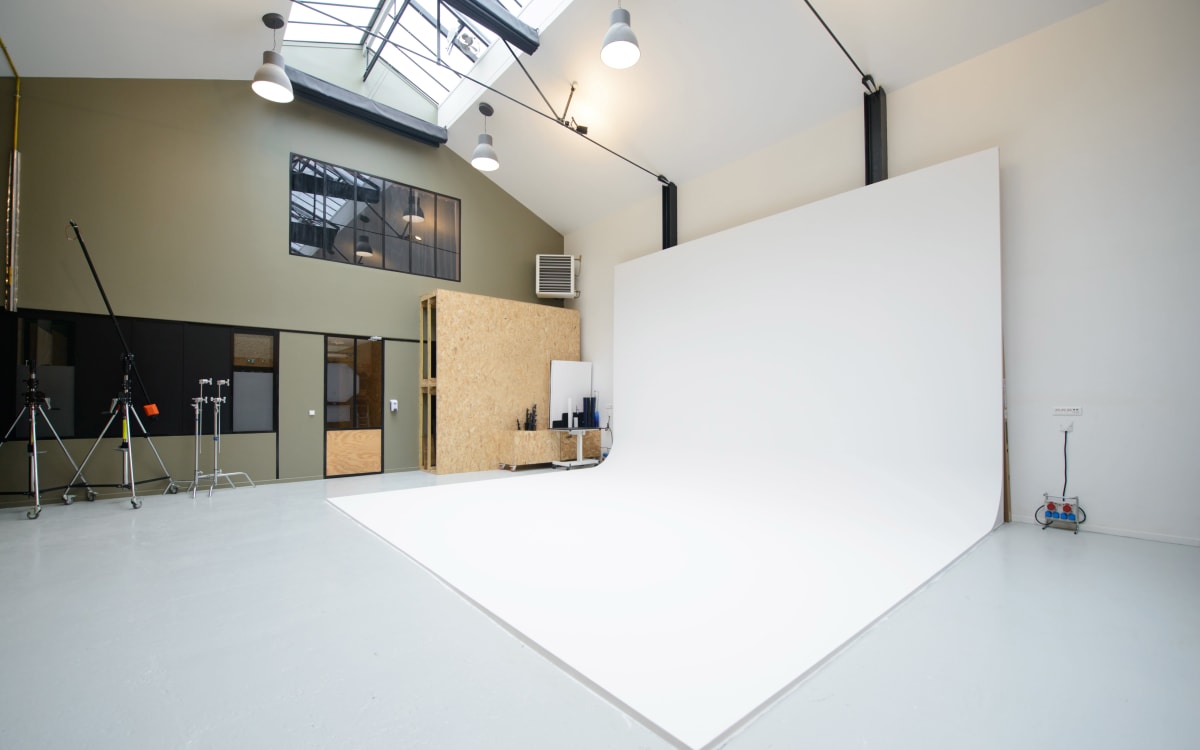 Studio avec cyclorama et lumière naturelle à Aubervilliers