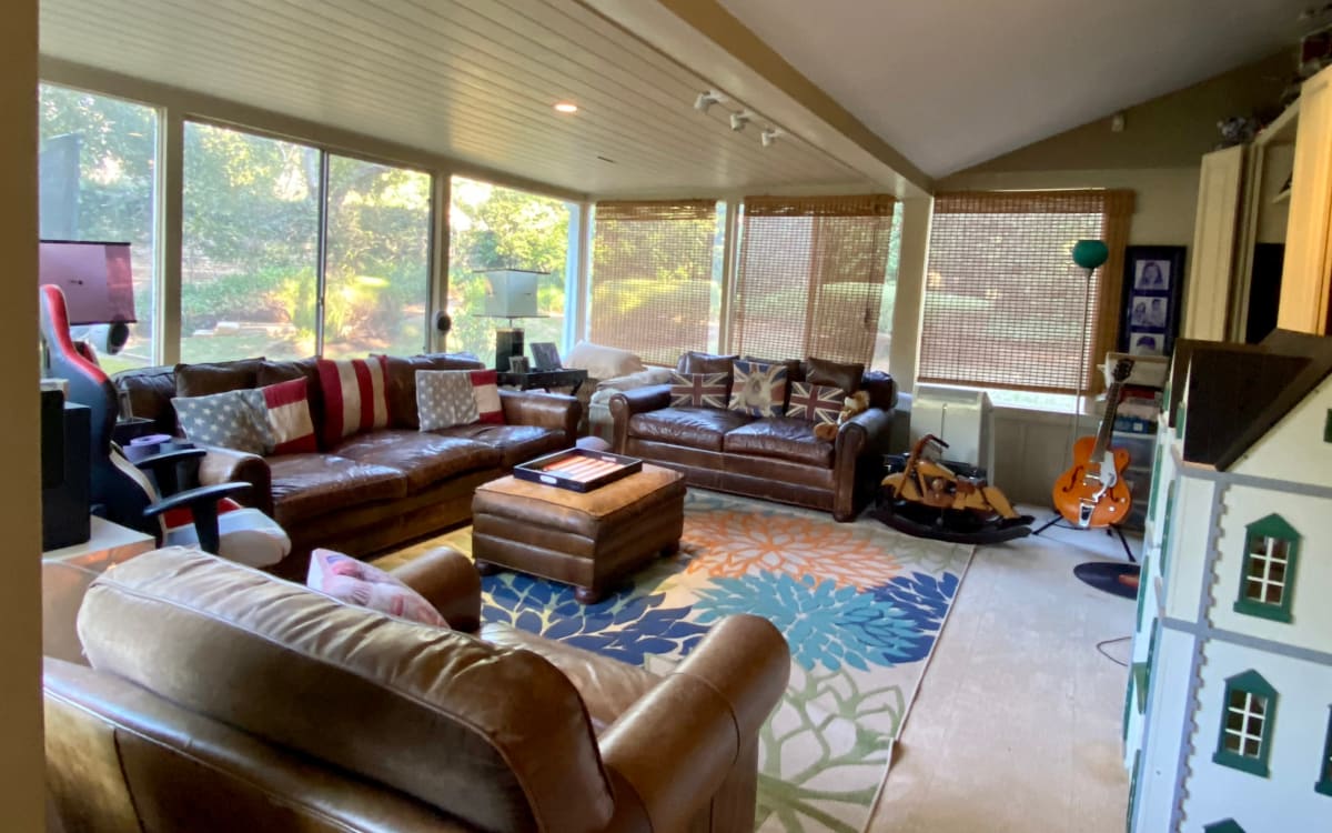 French Colonial Home with a Huge Private Yard near Rose Bowl, Pasadena