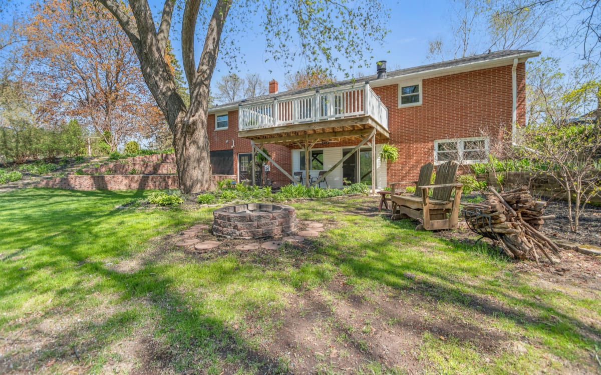 Large beautifully updated home in Ashwaubenon, green bay, WI