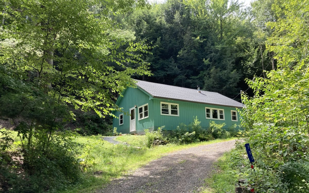 Farmhouse w/ Lovely Backyard in Grand NY, Grand NY
