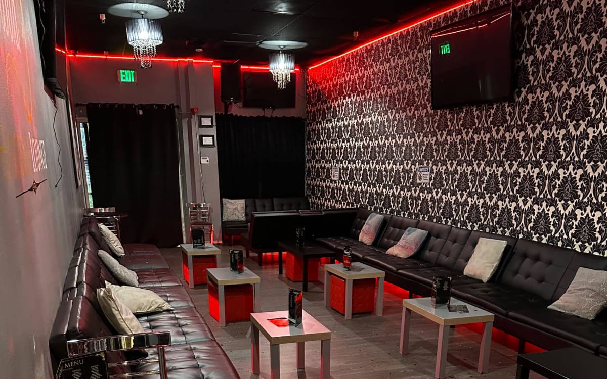 Hookah lounge good for photo shoots, music videos, private parties