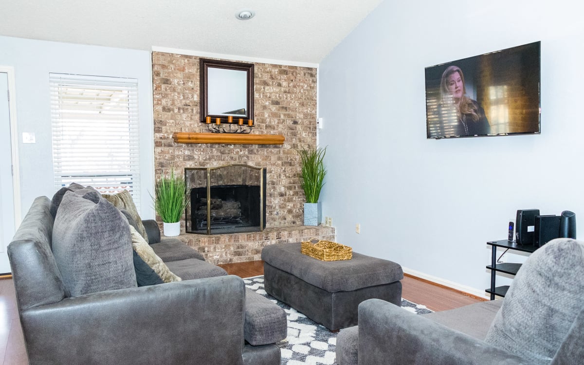 Amazing! *Family & Pet Friendly w/ Big Backyard*, Euless, TX